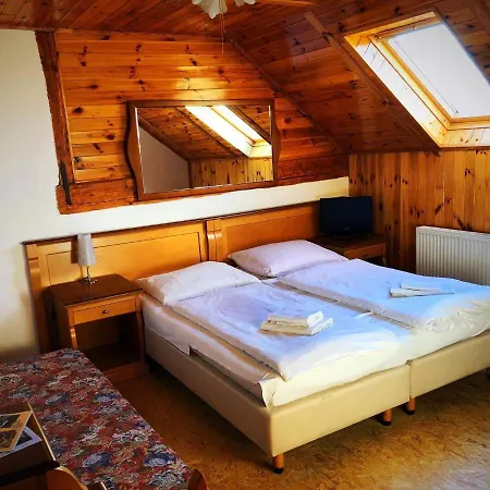 Selsky Dvur 宾馆 Zbiroh