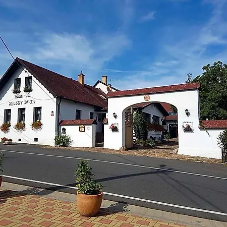 Selsky Dvur Zbiroh