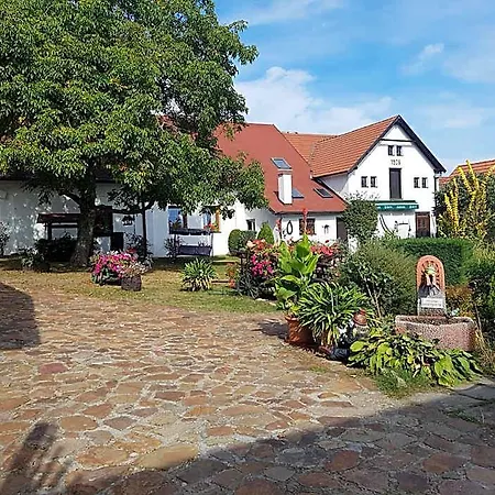 Kro Selsky Dvur Zbiroh